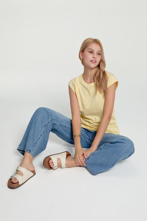 Women’s Lace-Back Cap Sleeve Tee - Soft Lemon