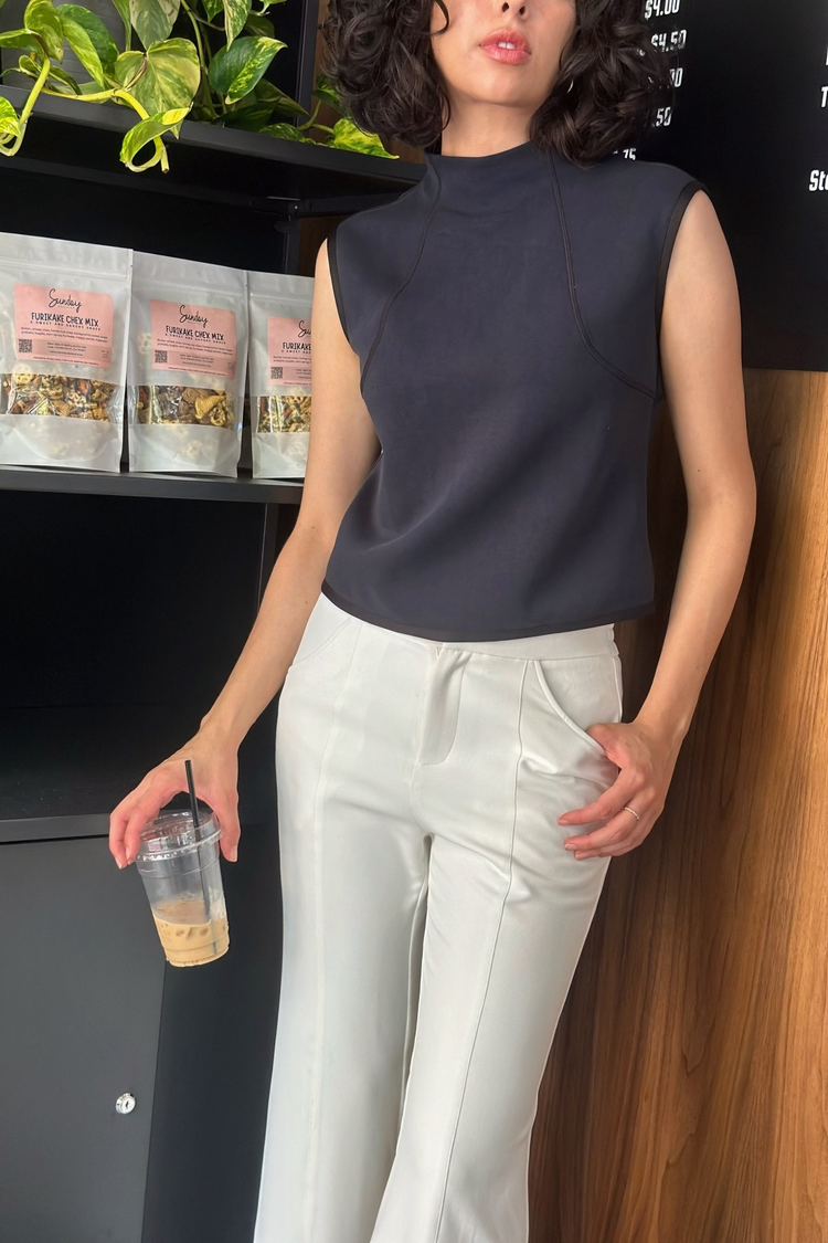 Women’s Sculpted Sleeveless Top - FAMILYWEAR